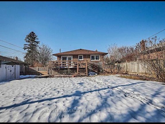 3rd image of 901 Crocus Cres