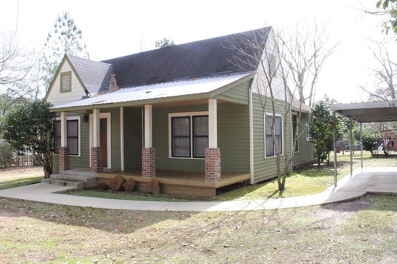 1st image of 825 Worth St