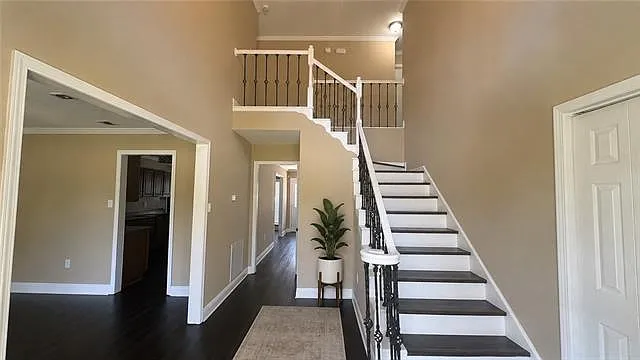 5 bed, 3.5 bath, 3398 sqft, $3,000 — Photo 3