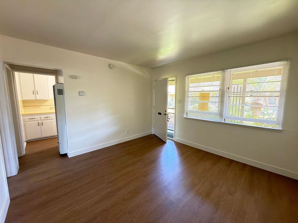 1st image of 320-358 S Clark St #322