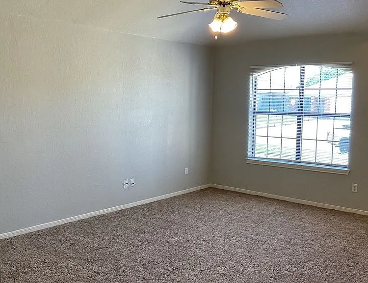 3906 Hitchrock Dr #B — Photo 9