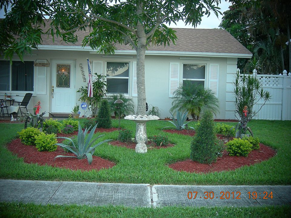 Beautifully Landscaped :)