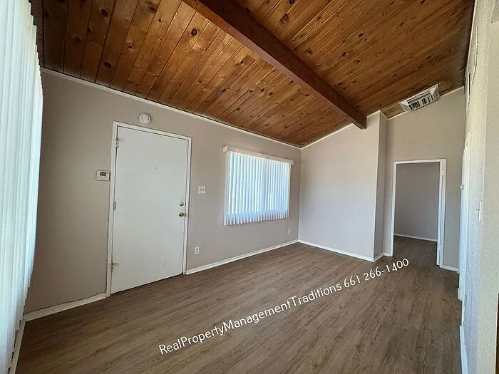 1933 Harvell Pl — Photo 4