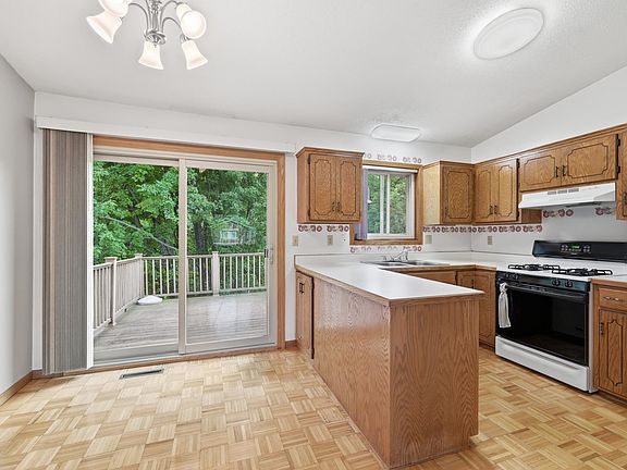 5th image of 651 Dresden Dr