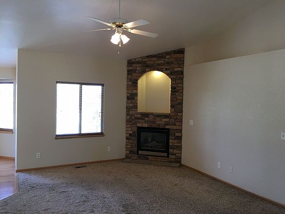 4th image of 208 Whitney Ct