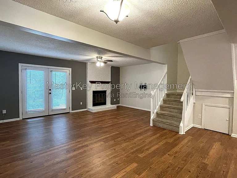 323 Riverwalk Cir — Photo 2