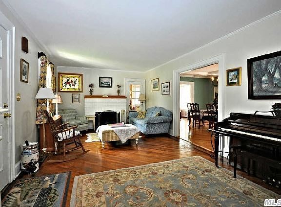 4th image of 8 Arlington Ave