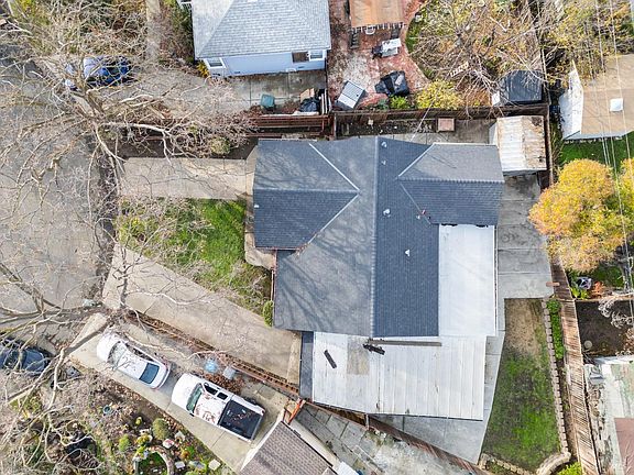 3rd image of 144 Clay Street