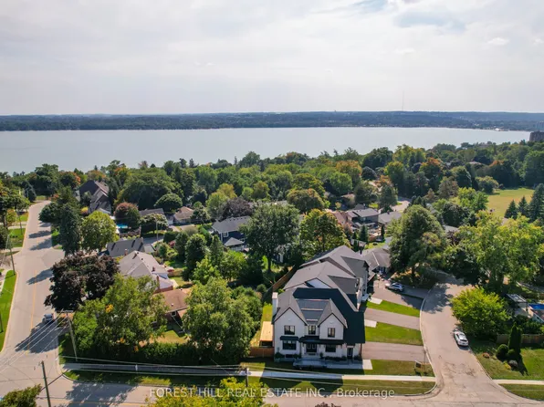 271 Codrington St, Barrie, ON L4M 1S7