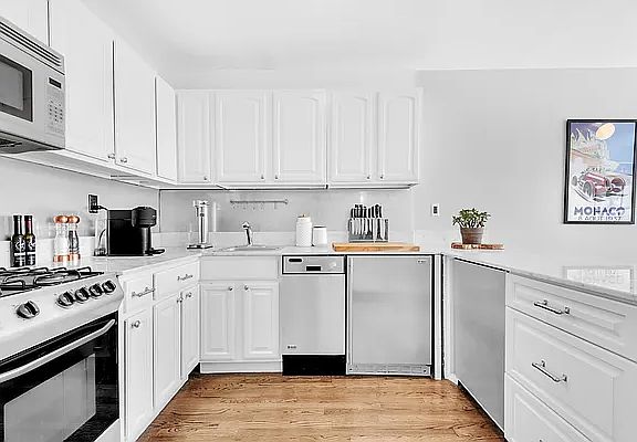 3rd image of 44 E 12th St APT 4C