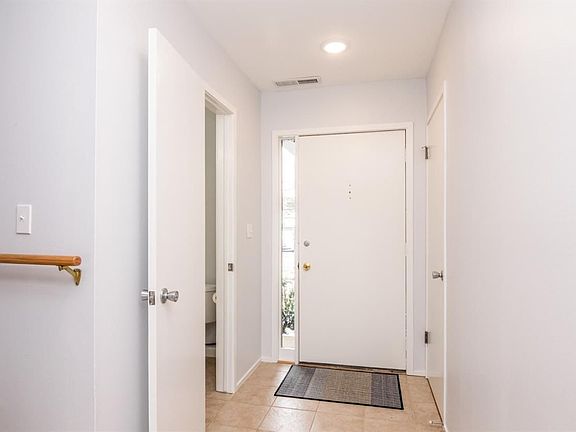 4th image of 734 Peninsula Ct #122