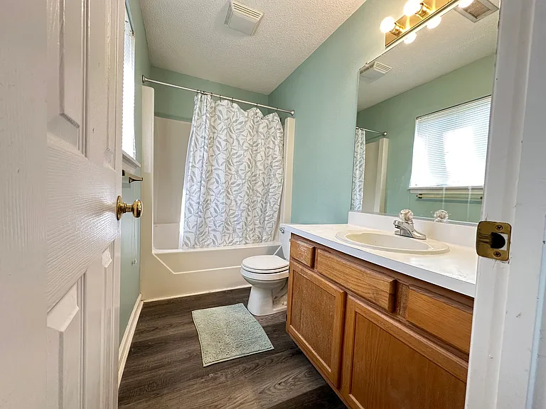 610 English Ct — Photo 6