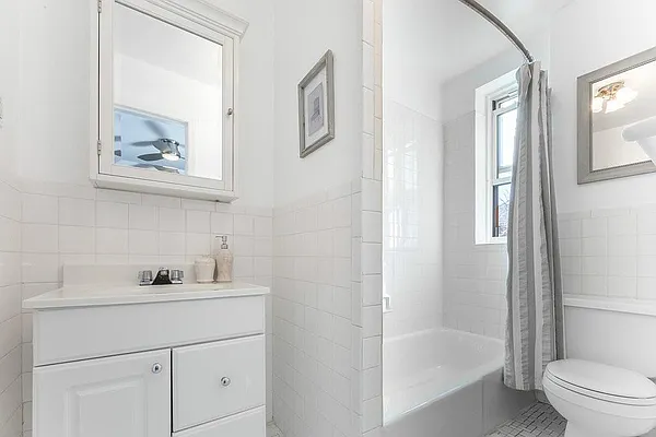 Sold by RealtyTopia | media 17