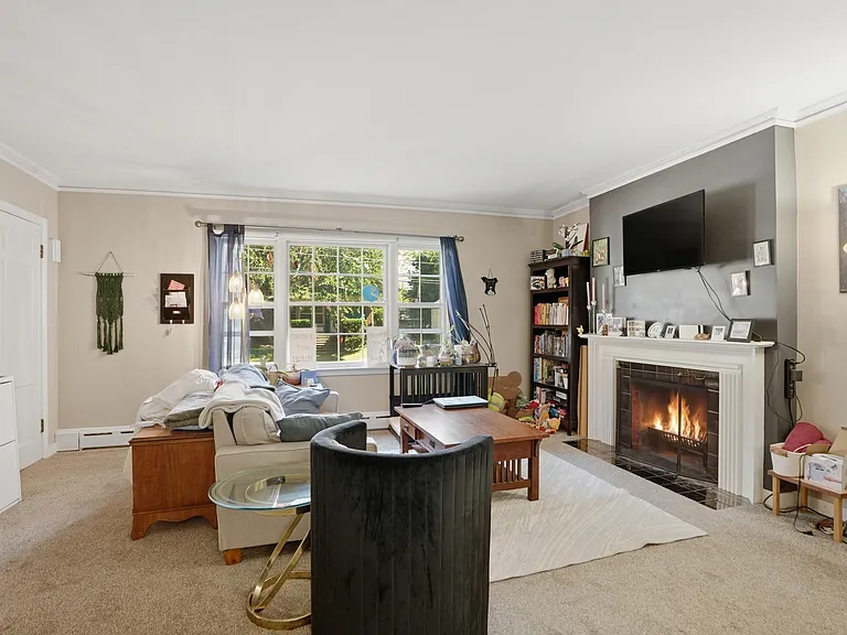 321 McLean St — Photo 20