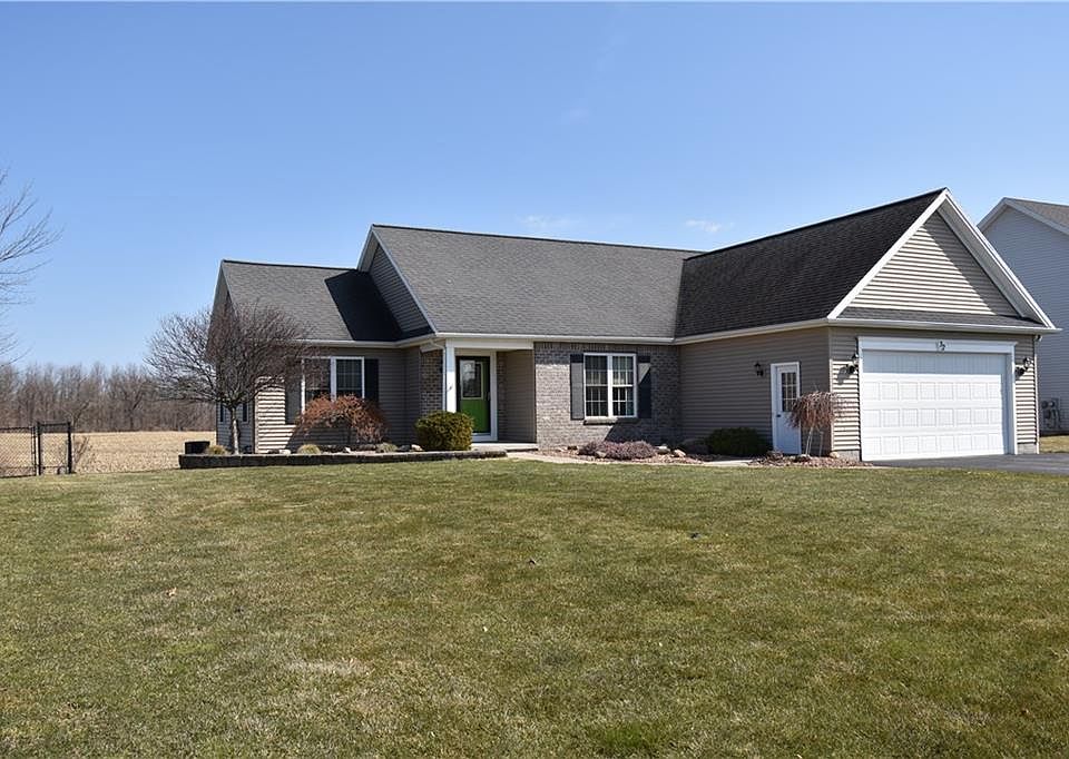 1st image of 32 Carrie Marie Ln