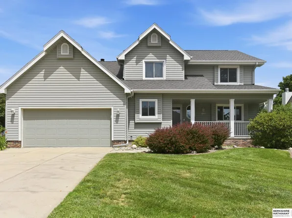 1209 Cork Dr, Papillion, NE 68046
