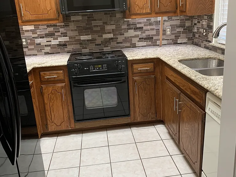 4764 Hemlock Cir — Photo 6