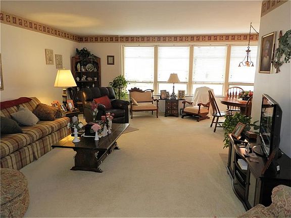 5th image of 622 Park Ln APT D