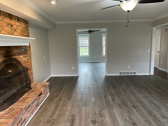 4th image of 2 Applewood Ct E