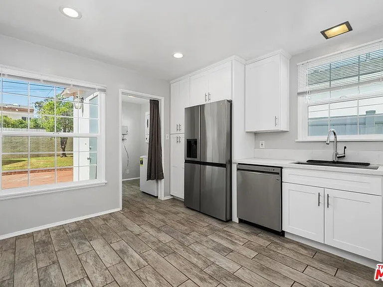 1019 Amherst Ave — Photo 9
