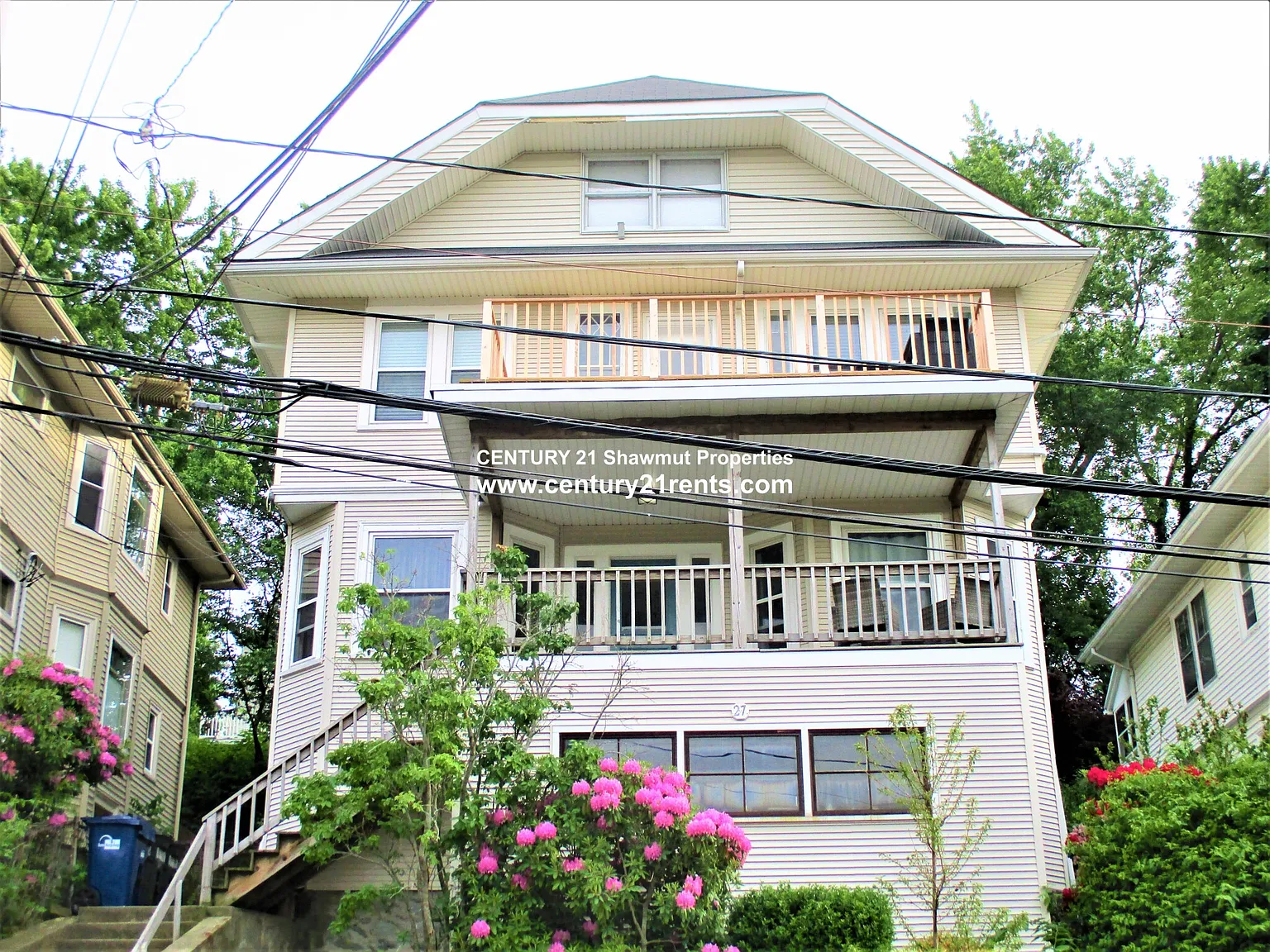 3 bed, 1.0 bath, 1600 sqft, $3,400 — Photo 1