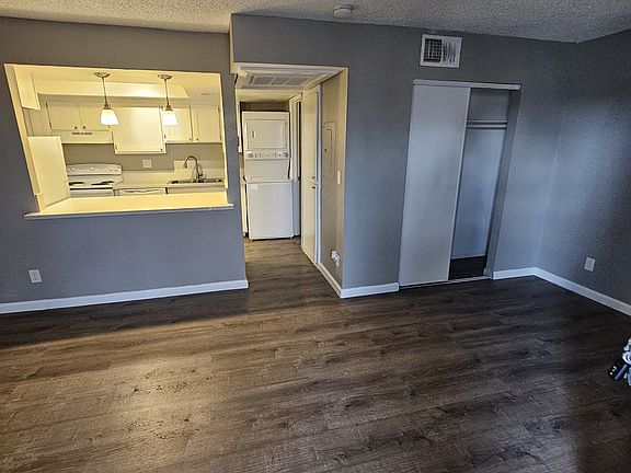 2nd image of 6415 Casada Way Las Vegas Nevada #6425-40