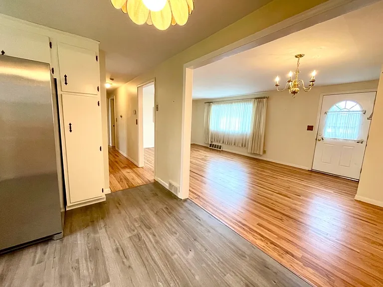 218 Bartlett Ave — Photo 3
