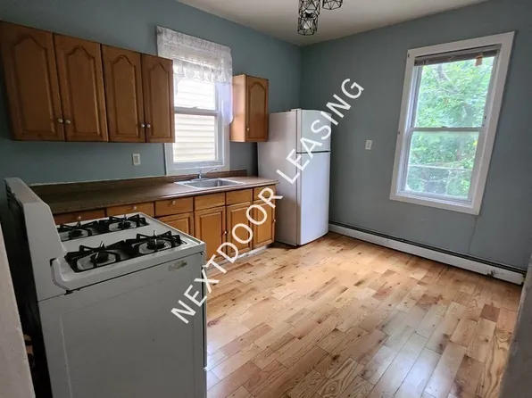 183 Wegman Pkwy #2M, Jersey City, NJ 07305
