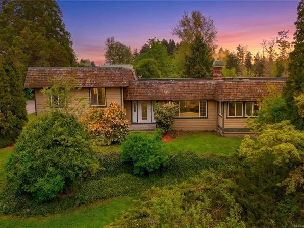 2080 Bear Hill Rd, Central Saanich, BC V8M 1X7