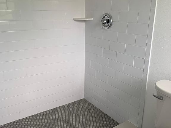 4th image of 5402 Spaatz Ave