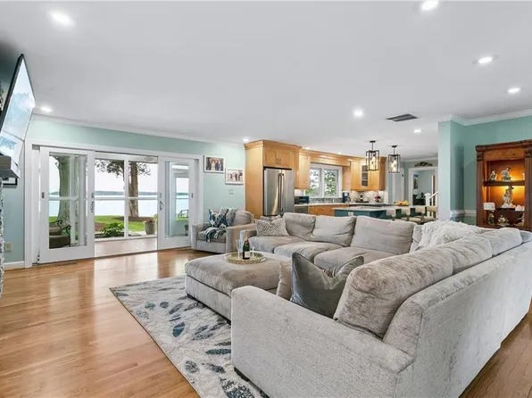 33 Haughton Ln, Newport News, VA 23606