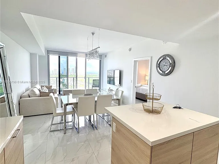 16385 Biscayne Blvd #2720 — Photo 28