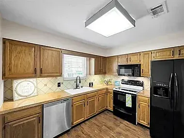 1084 Sunmeadow Dr — Photo 7