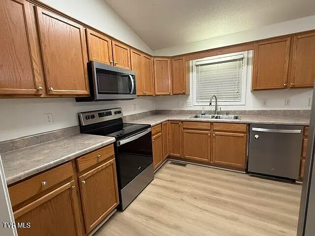 4 bed, 1794 sqft, $2,500 — Photo 3