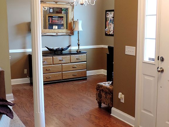 4th image of 212 Cove Creek Dr