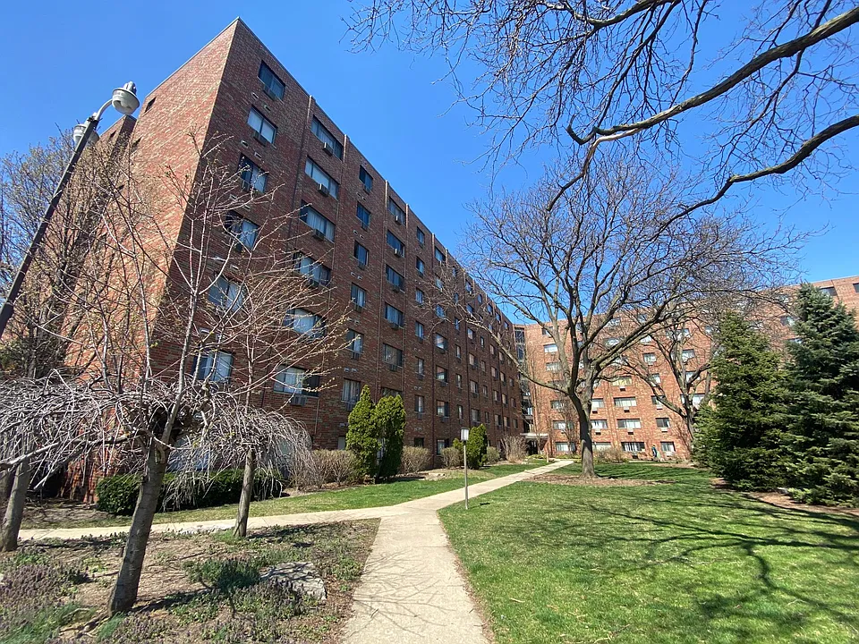8526 W Catherine Ave #209