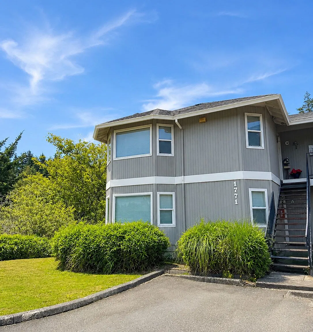 2 bed, $1,300 — Photo 1