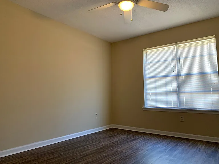 814 Robin Hood Trl — Photo 13