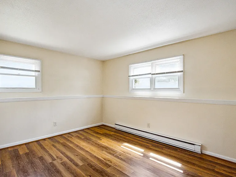Hillside Apartments — Photo 19