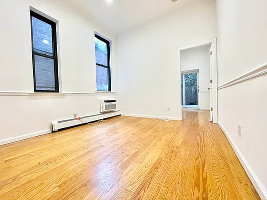 Rented by HOLTON REAL ESTATE INC. | media 21