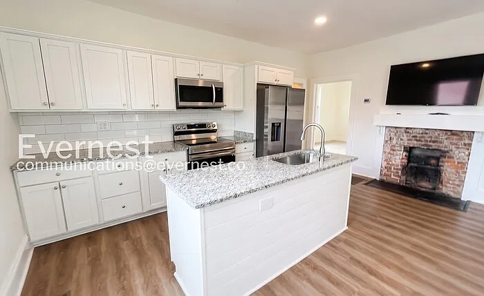 3646 Crompton St — Photo 2