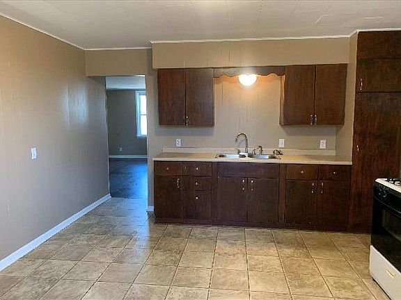 3rd image of 710 Ames St #5