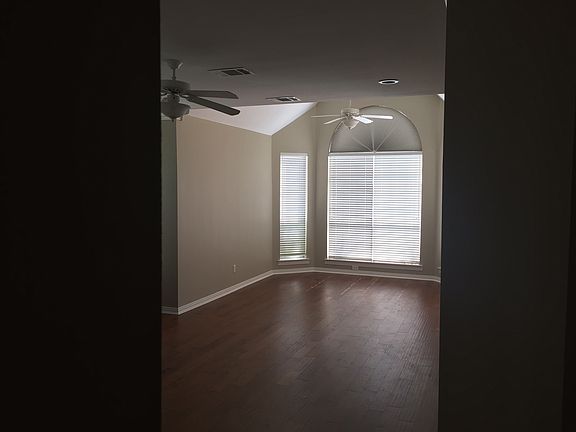 3rd image of 4576 Hinton Dr