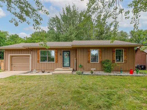 1515 Maple Ln, Pleasant Hill, MO 64080