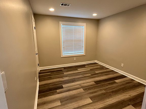 4th image of 125 Riverchase Dr