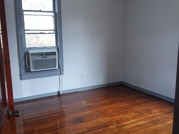 2nd image of 3628 Ninock St
