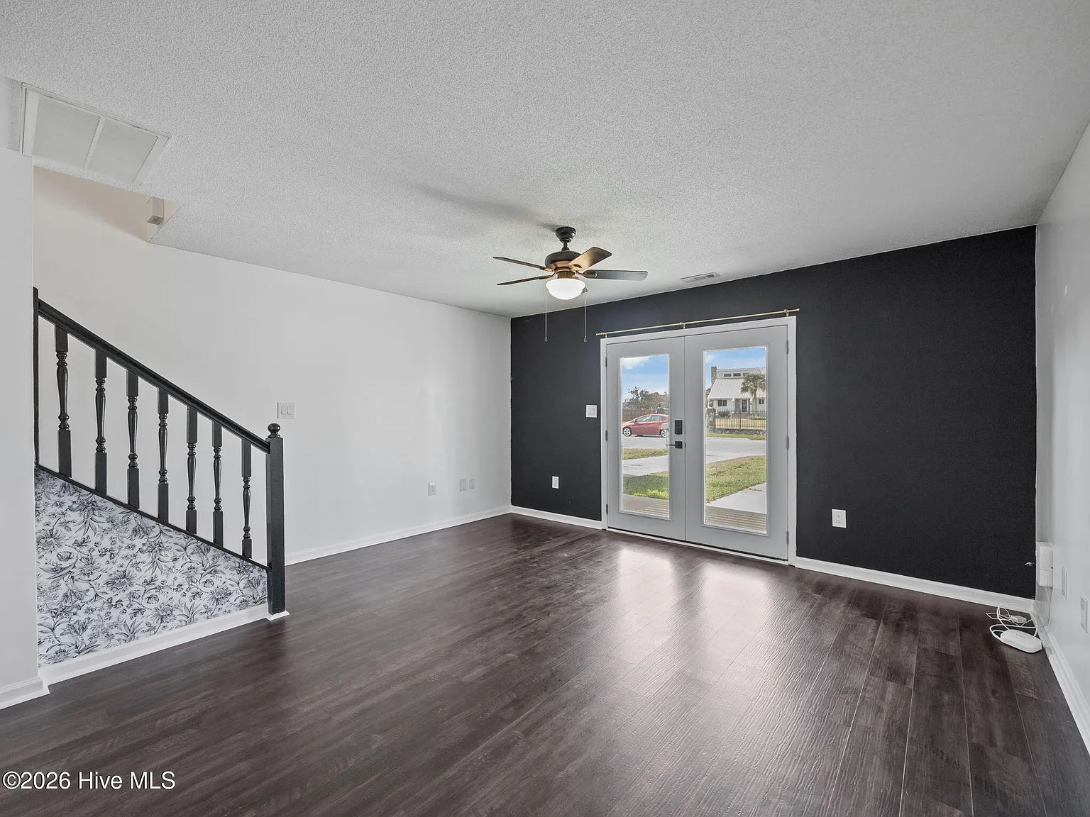 2 bed, 1.5 bath, $1,500 — Photo 2