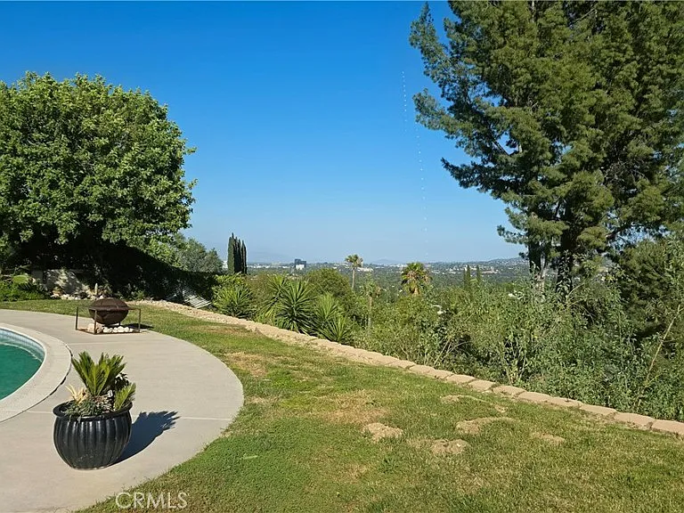 5966 Rod Ave — Photo 2