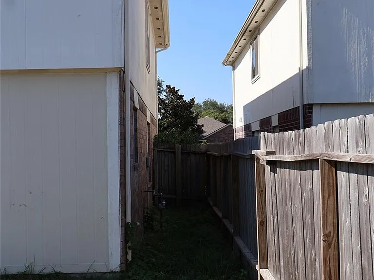 710 Hidden Rdg W — Photo 43