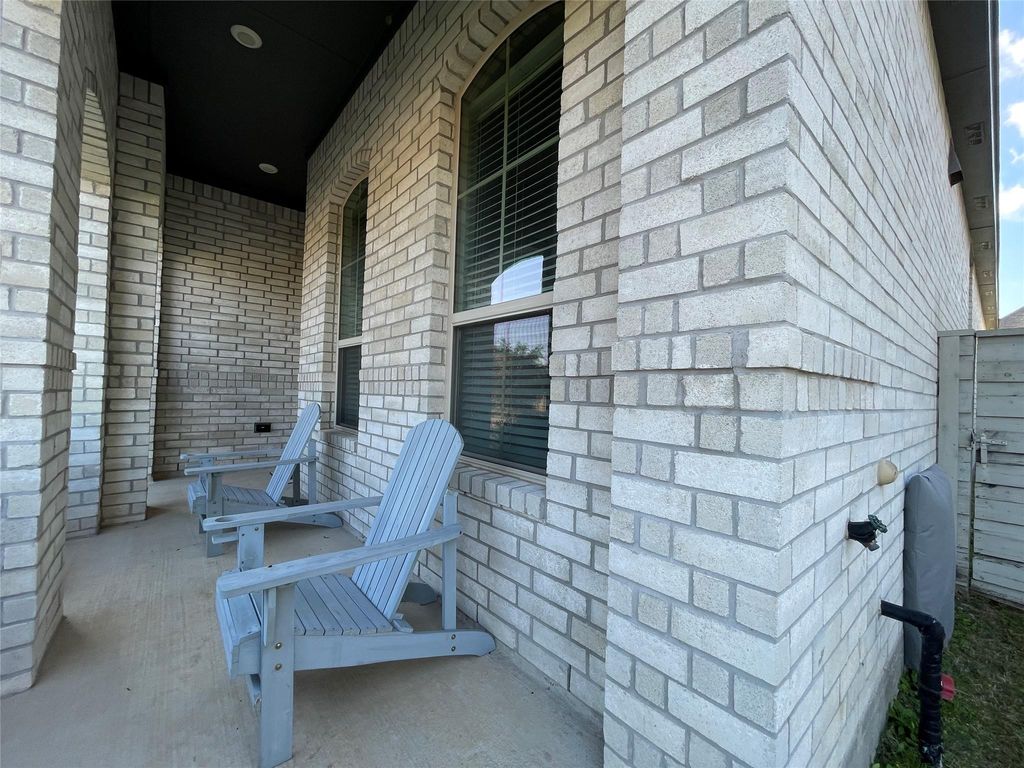 4334 Hemlock Grove Ln, Manvel, TX - View 3